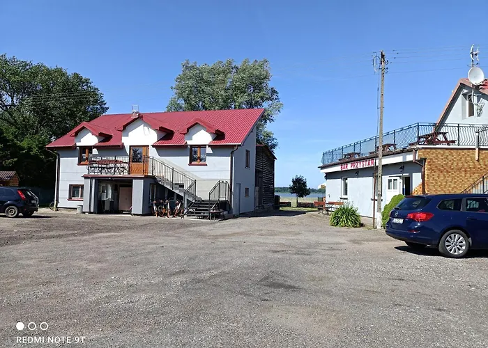 Przystan W Jezierzanach בית נופש